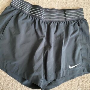 NIKE shorts size S